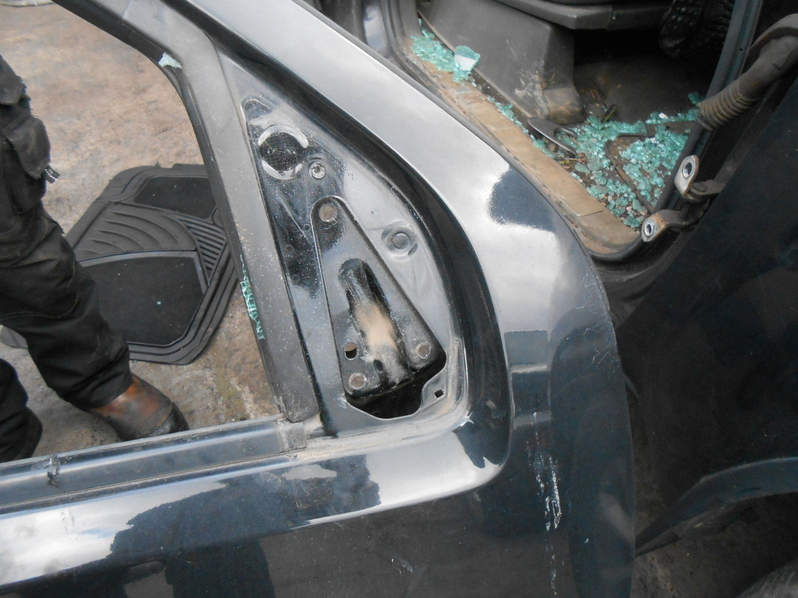 NISSAN NAVARA D40 (MK2) 2009 OSF DRIVER FRONT BARE DOOR SHELL GNO NISSAN BLACK