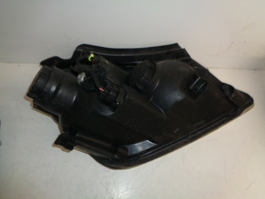 KIA CARENS 2008 NS FRONT PASSENGER SIDE HEADLIGHT HEADLAMP