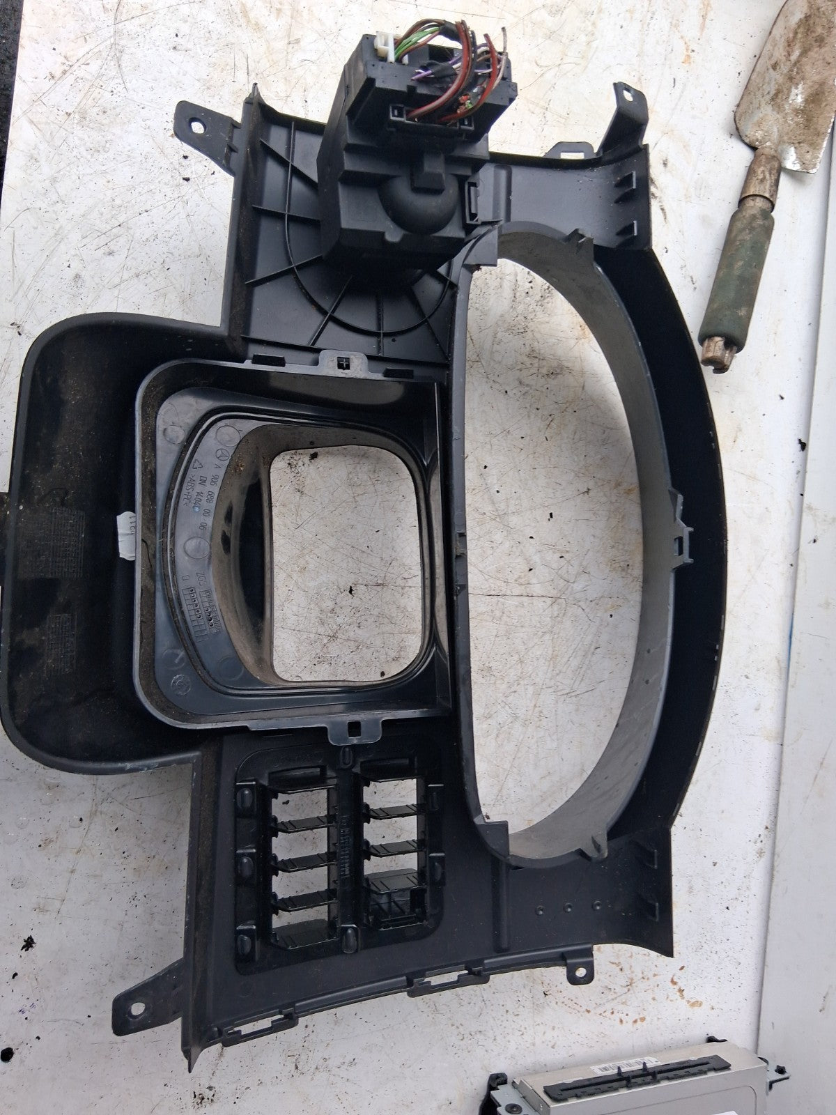 2016 MERCEDES SPRINTER W906 SPEEDO CLUSTER IGNITION KEY SURROUND TRIM A906688000