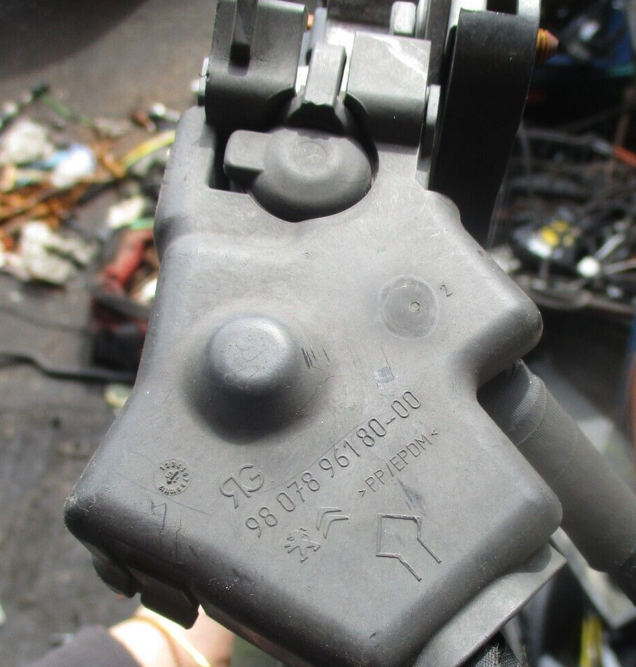 2014 PEUGEOT 306 BATTERY CLAMP COVER 9807896180