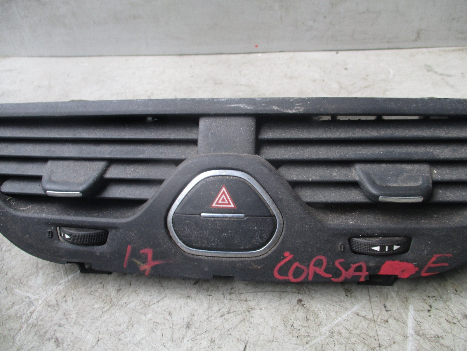 2017 VAUXHALL CORSA E CENTRE CONSOLE WITH AIR VENTS AND HAZARD SWITCH 13384933