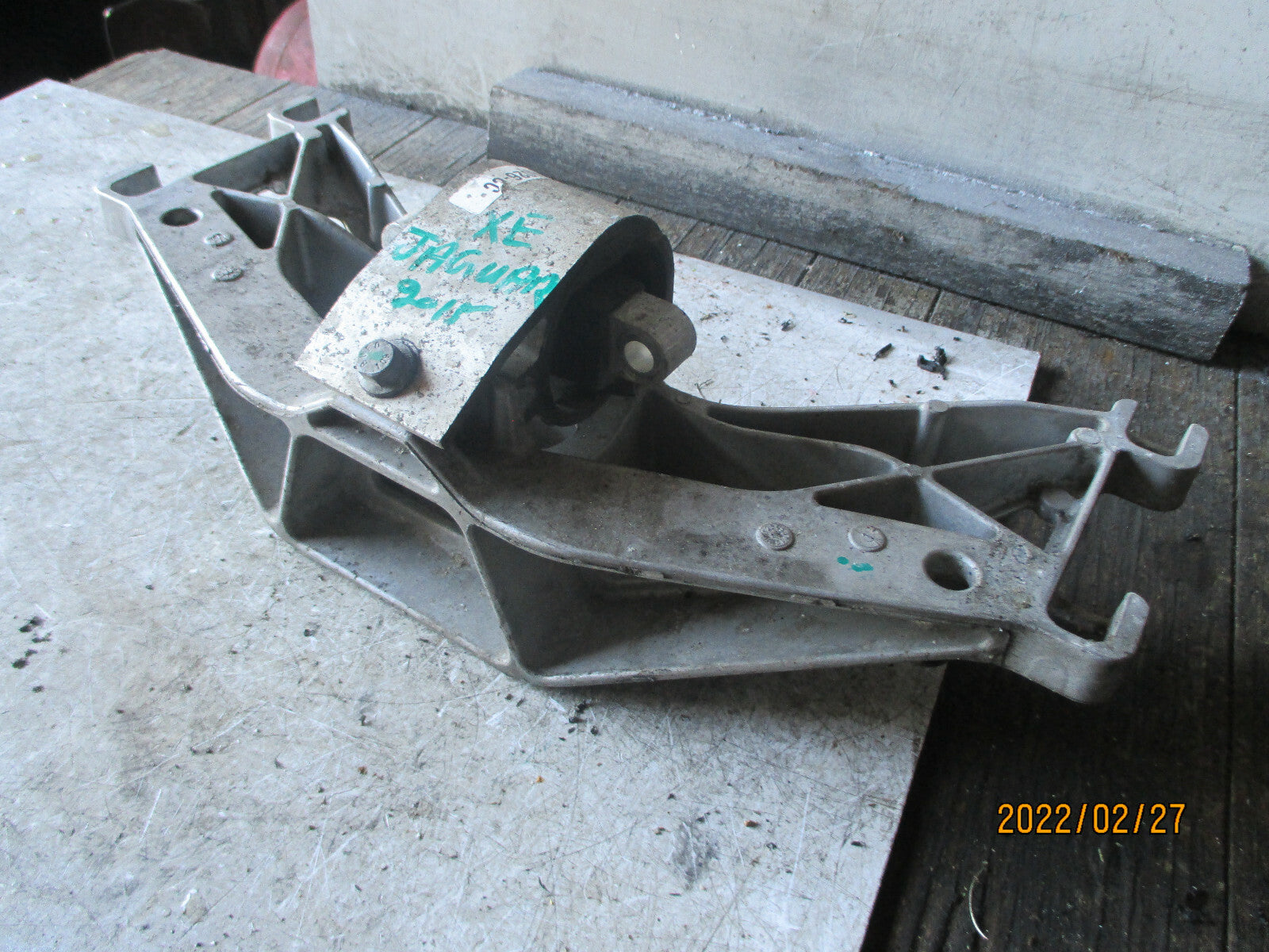 2015 JAGUAR XE 2.0 DIESEL AUTOMATIC GEARBOX MOUNT BRACKET GX735060CB