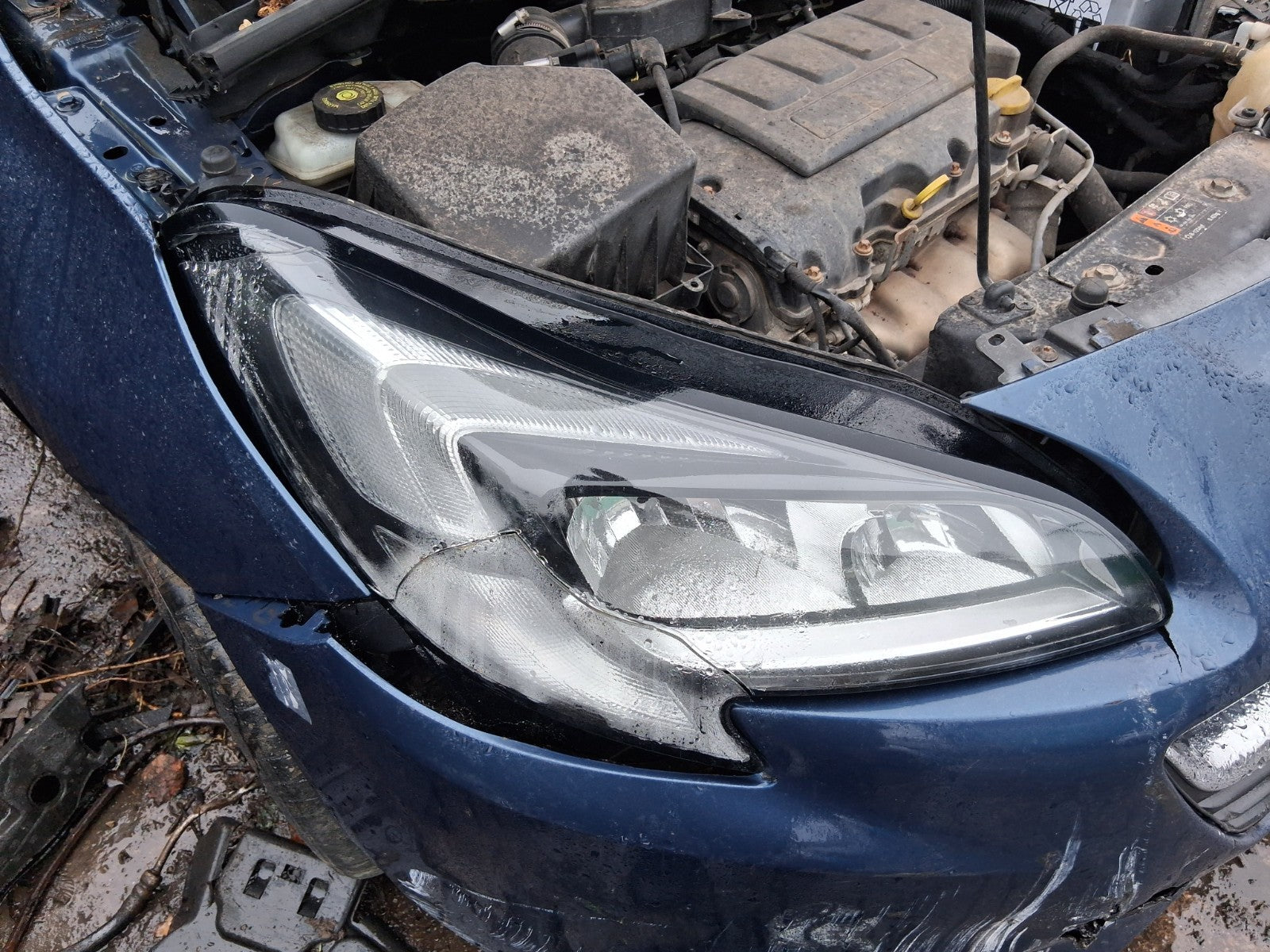 2017 VAUXHALL CORSA E OSF DRIVER SIDE FRONT RIGHT HEADLIGHT DAMAGED 39108229