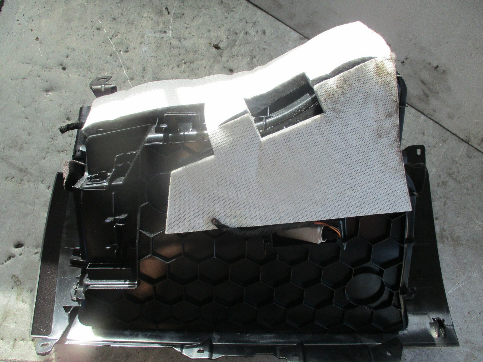 BMW 1 SERIES F20 F21 GLOVE BOX STORAGE COMPARTMENT FRONT