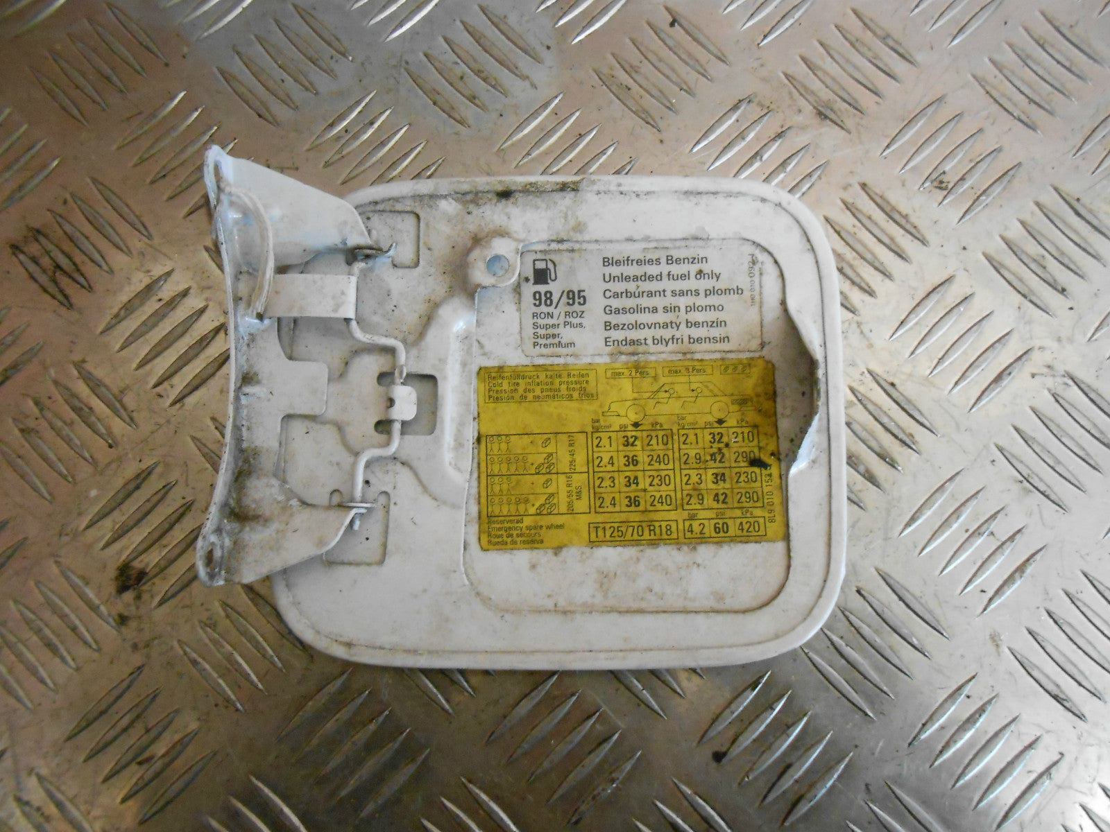 AUDI A3 8L MK1 S3 2000 PETROL FUEL FILLER FLAP COVER WHITE