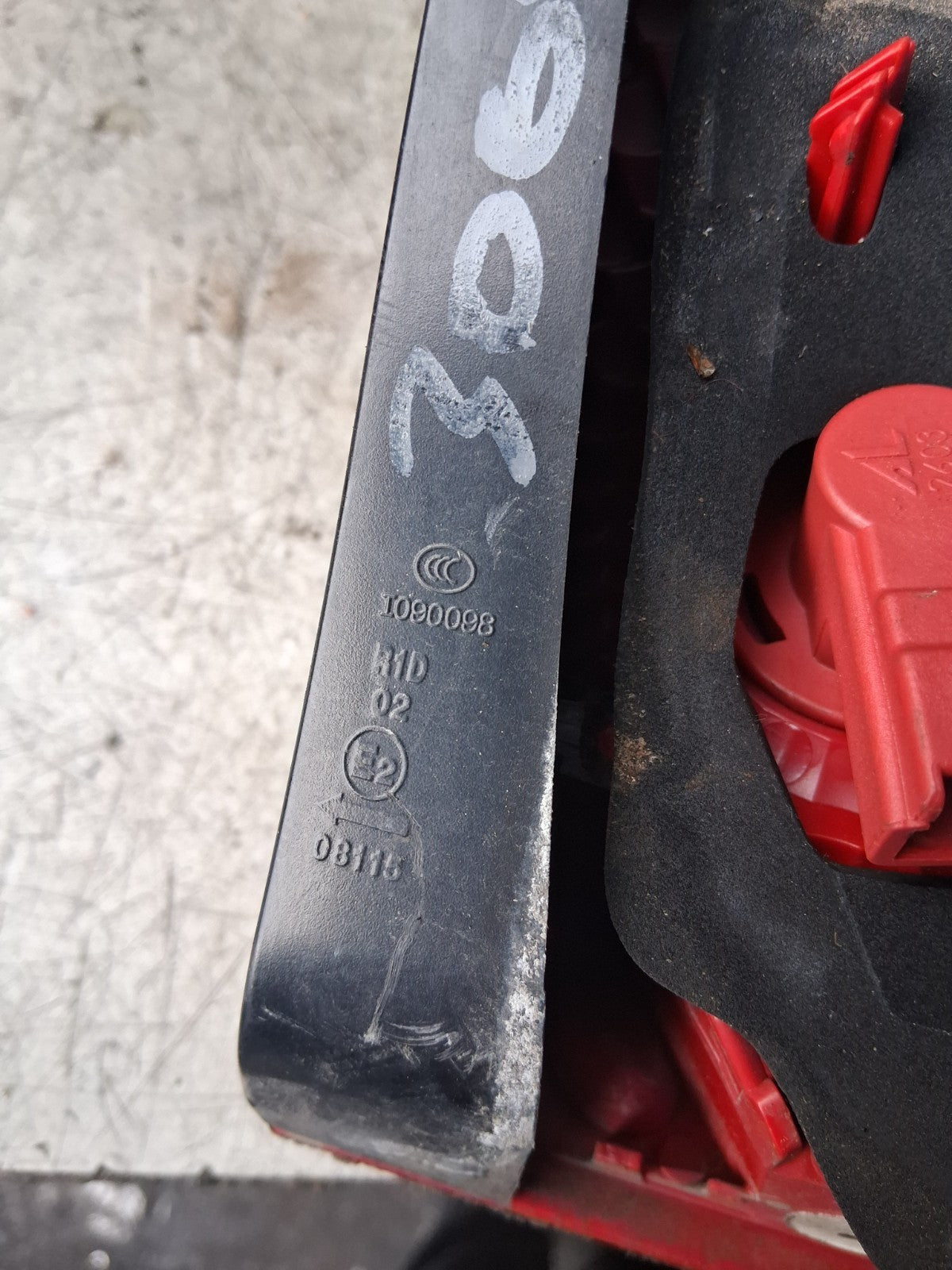 2012 PEUGEOT 3008 OSR DRIVER SIDE REAR TAIL GATE LIGHT 26038012