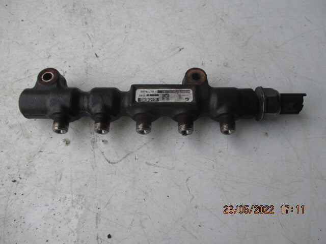 FORD FIESTA MK7 2009 1.6 DIESEL FUEL INJECTOR RAIL 9654592680