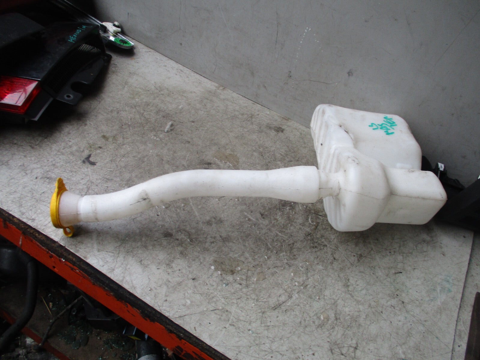 2013 RENAULT MASTER MK3 WINDSCREEN WASHER WATER BOTTLE RESERVOIR 289101394R