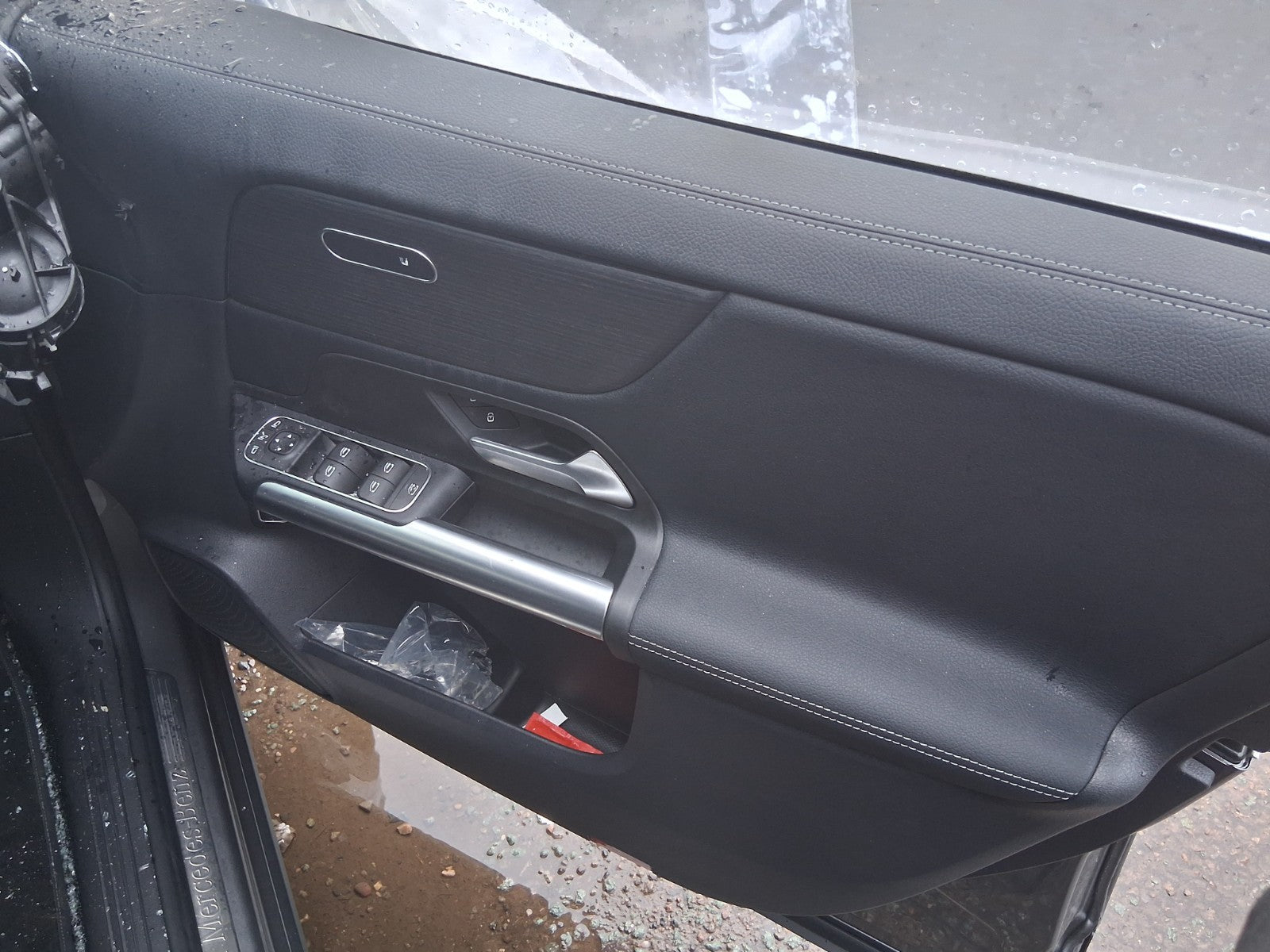 2025 MERCEDES BENZ GLA 180 H247 OSF DRIVER SIDE FRONT RIGHT DOOR CARD PANEL