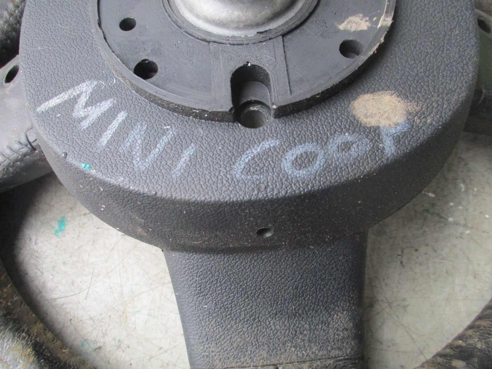 2010 MINI COOPER BOTTOM MULTIFUNCTION STEERING WHEEL 6782596