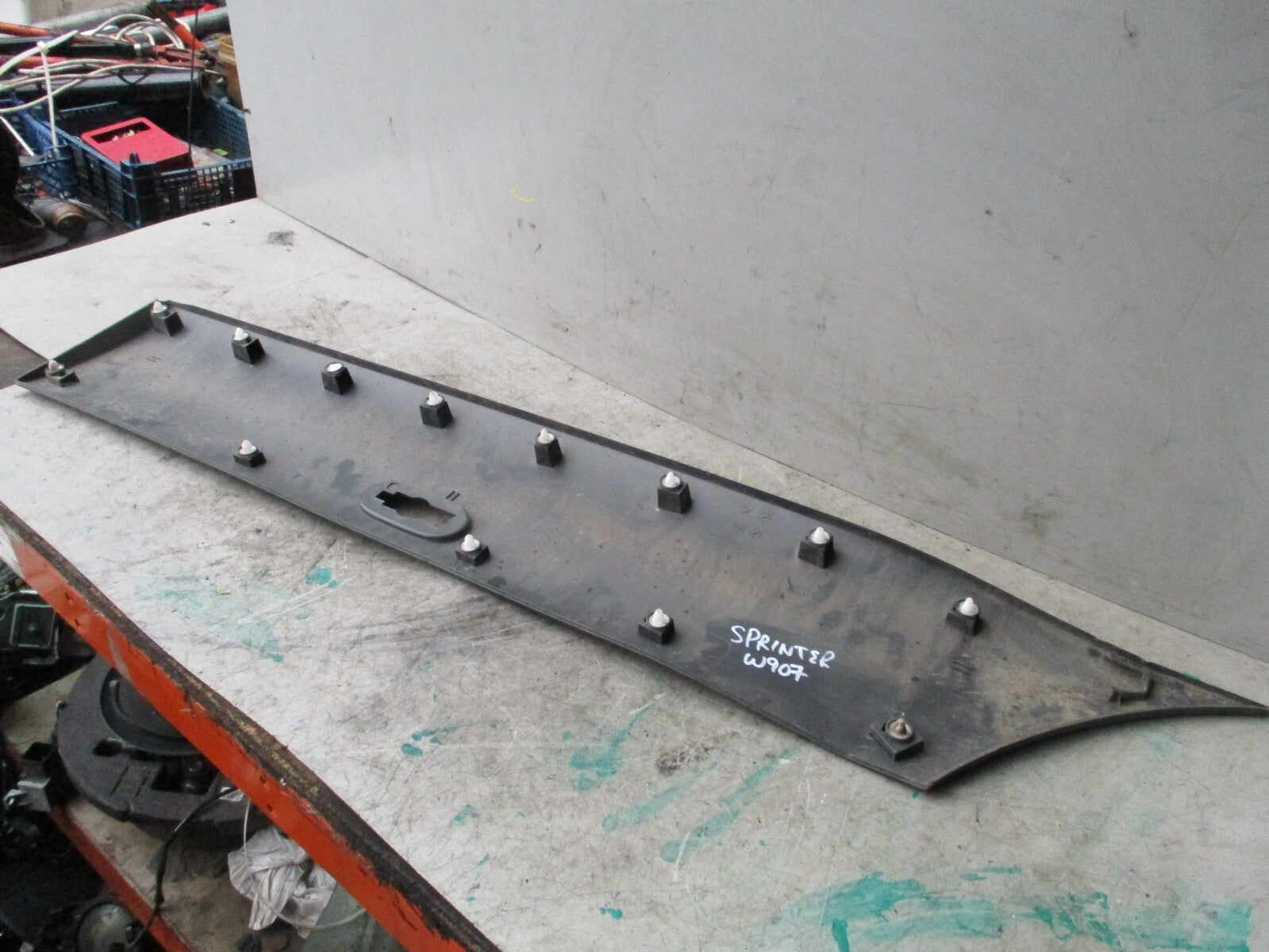 MERCEDES BENZ SPRINTER W907 2019 OSR DRIVER SIDE REAR MOULDING TRIM A9106907200