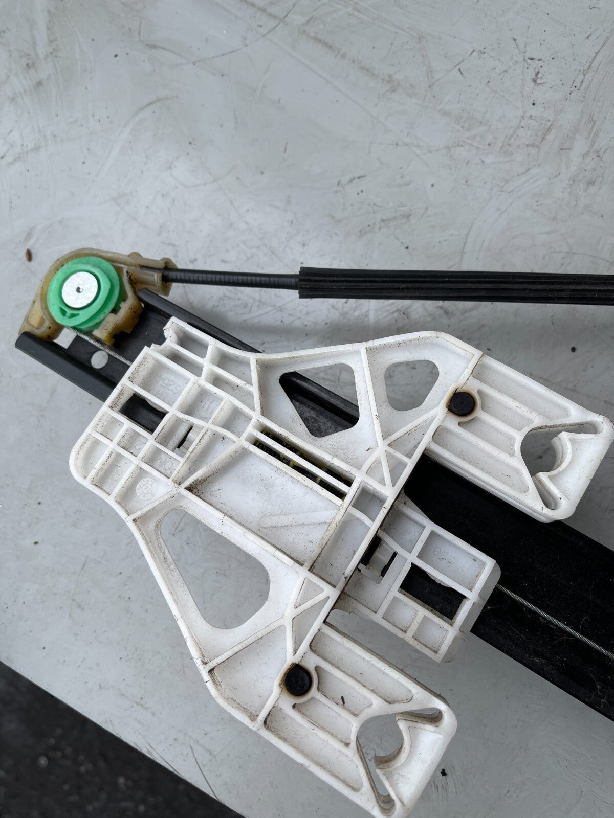 AUDI Q5 PASSENGER SIDE REAR WINDOW MOTOR REGULATOR 8R0839461D