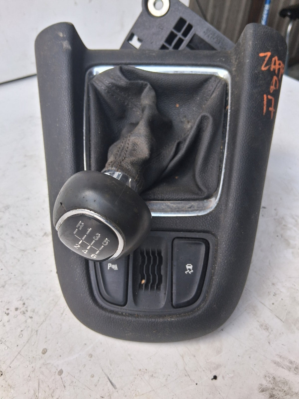2017 VAUXHALL ZAFIRA GEAR STICK SELECTOR KNOB 8126600102