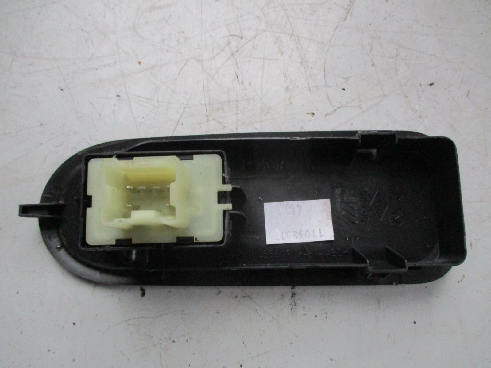 DACIA DUSTER 2017 MK1 NS PASSENGER SIDE SINGLE WINDOW CONTROL SWITCH 809601386R