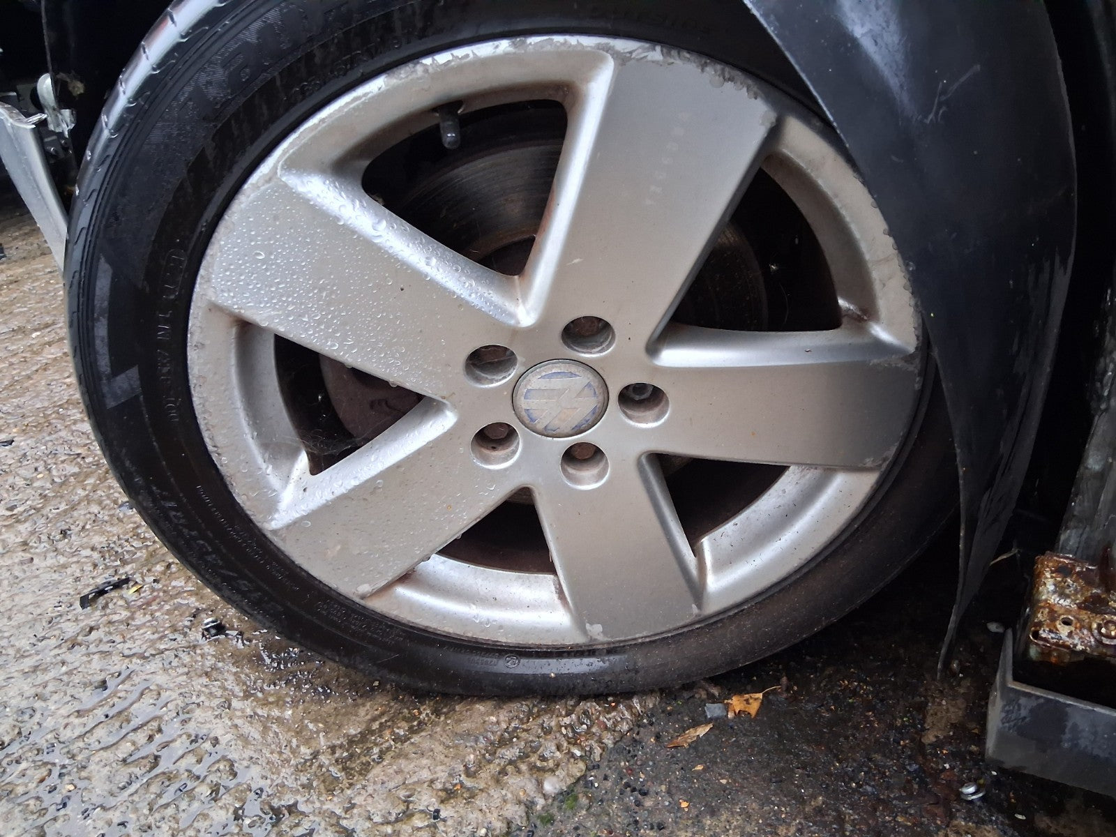 2006 VW VOLKSWAGEN PASSAT B6 17 INCH ALLOY WHEEL WITH TYRE 235/45R17