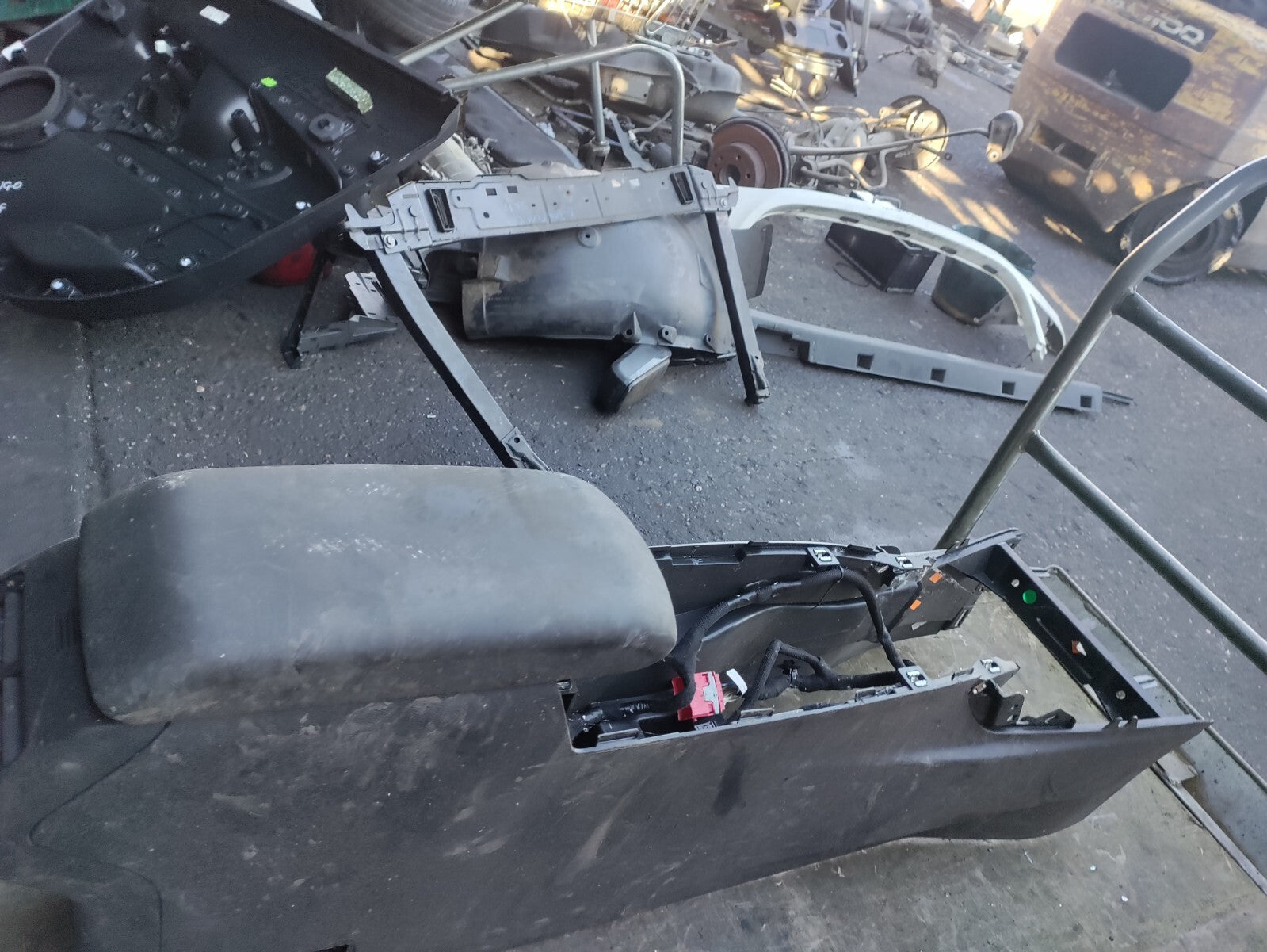 2019 CITROEN C4 CENTRE CONSOLE WITH LEATHER ARMREST VENTS