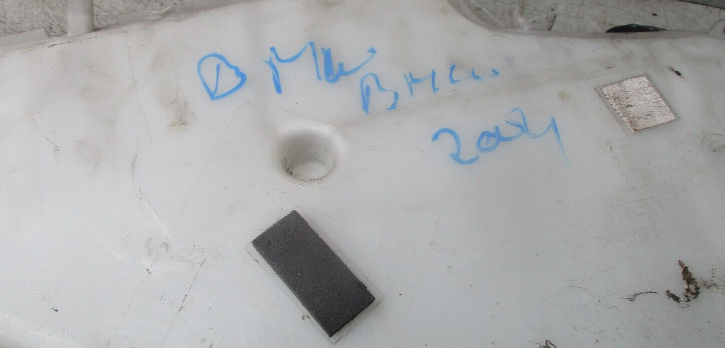 2004 BMW 1 3 1 X WINDOW SCREEN WASHER BOTTLE AND PUMP WASHER TANK 61677068998