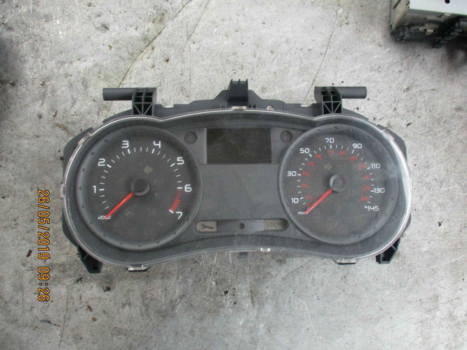RENAULT CLIO MK3 1.1 CLOCKS SPEEDO INSTRUMENT CLUSTER 8200316825K