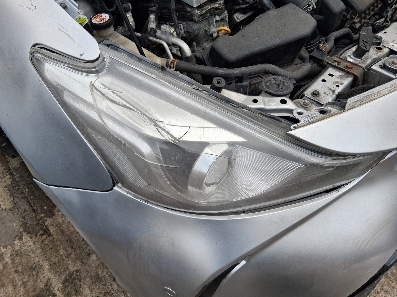 2018 TOYOTA PRIUS V PLUS XW40 OSF DRIVER SIDE FRONT RIGHT HEADLIGHT