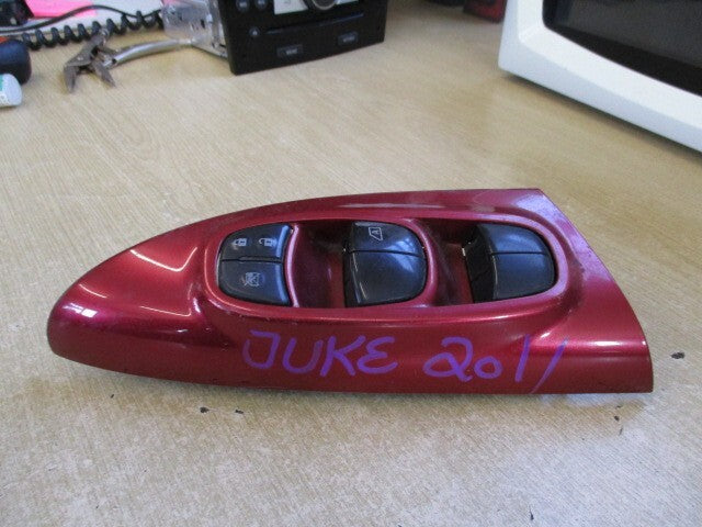 NISSAN JUKE 2011 OS DRIVER SIDE FRONT DOOR WINDOW SWITCH 254011KK0A