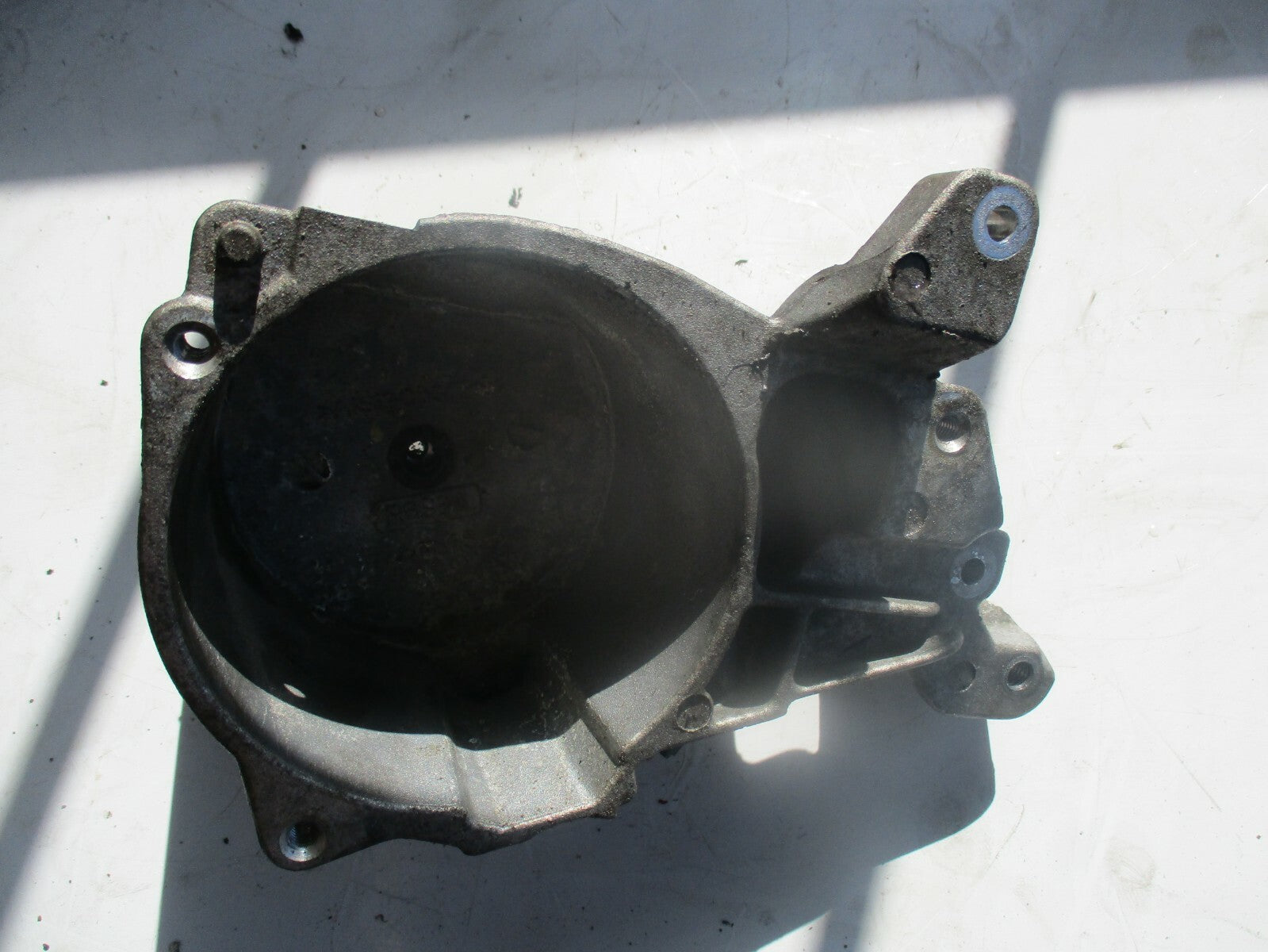 FORD TRANSIT CONNECT MK2 1.6 DIESEL OIL FILTER HOUSING AV6Q9180CA