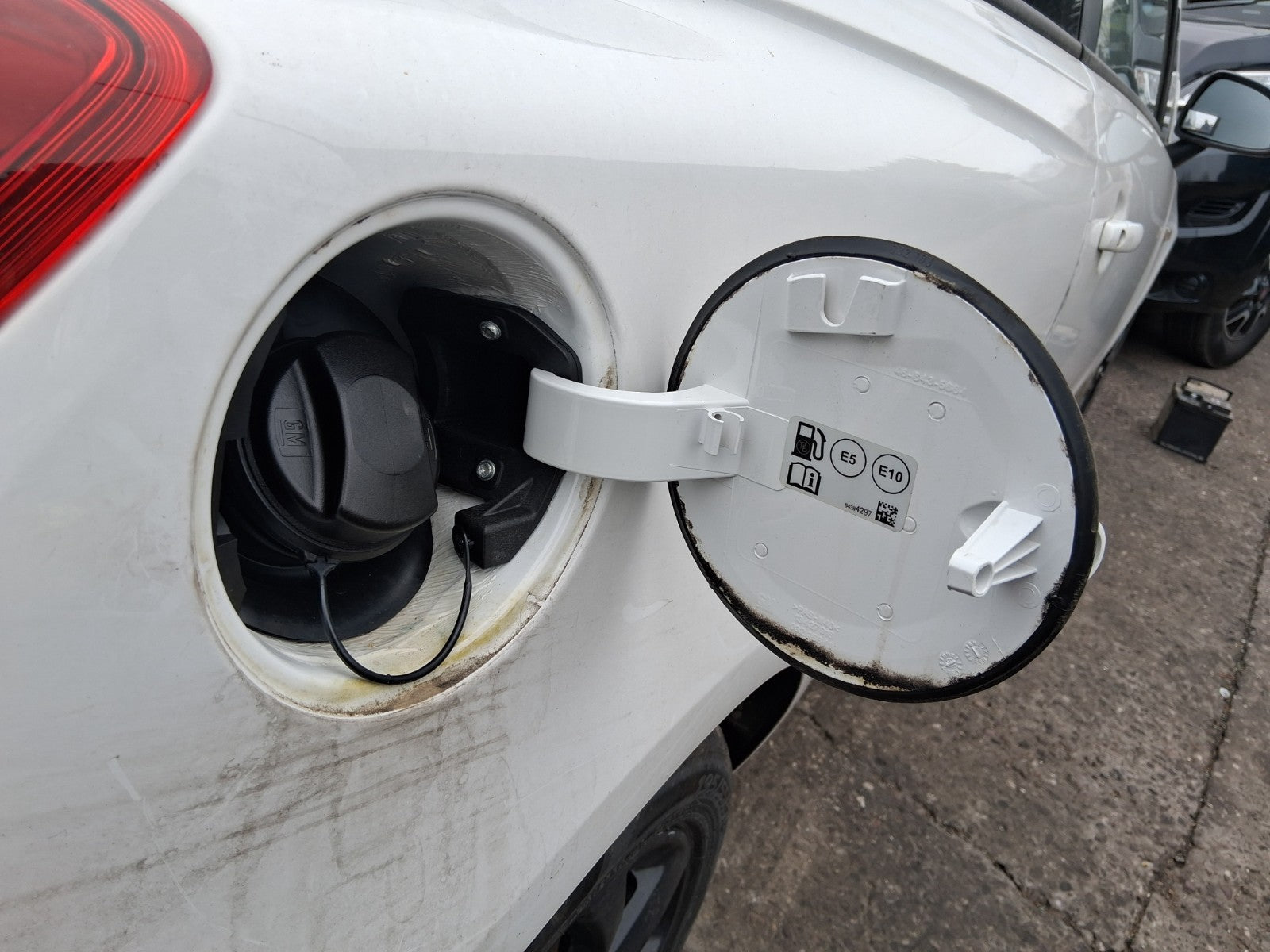 2019 VAUXHALL CORSA E FUEL FILLER FLAP OLYMPIC WHITE Z40R