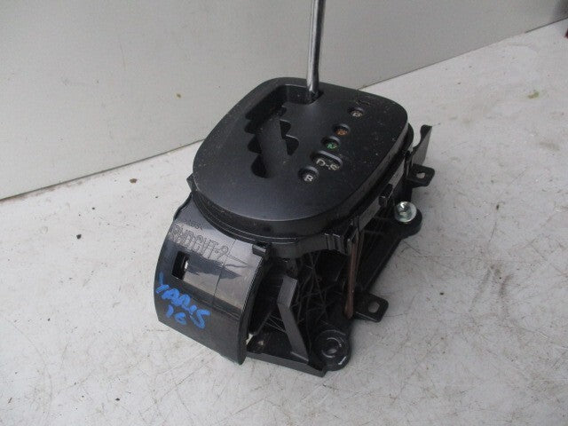 TOYOTA YARIS MK3 2016 AUTOMATIC GEARSTICK GEARSHIFTER