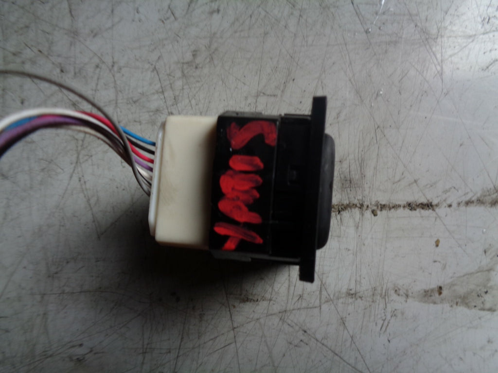 TOYOTA YARIS MK3 2013 DRIVER RIGHT WING MIRROR CONTROL 769746C
