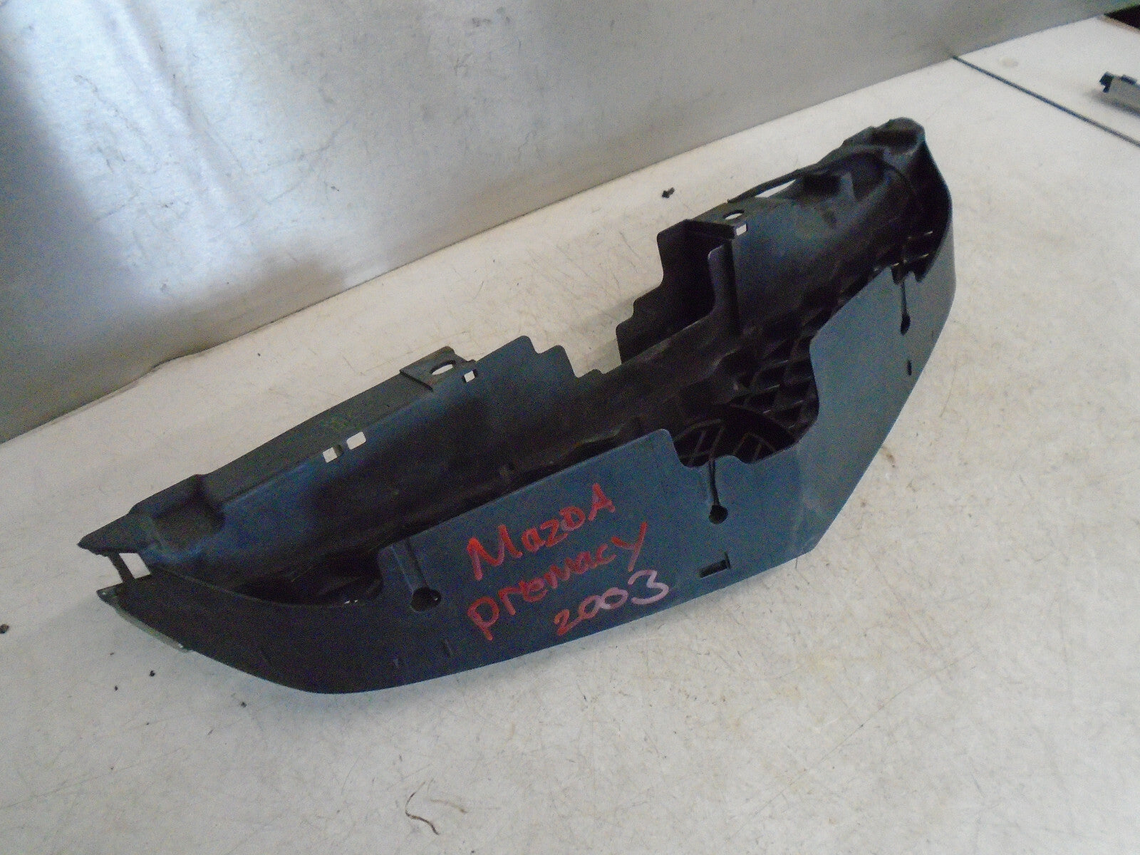 MAZDA PREMACY 2003 FRONT BUMPER BADGE GRILL C14550712