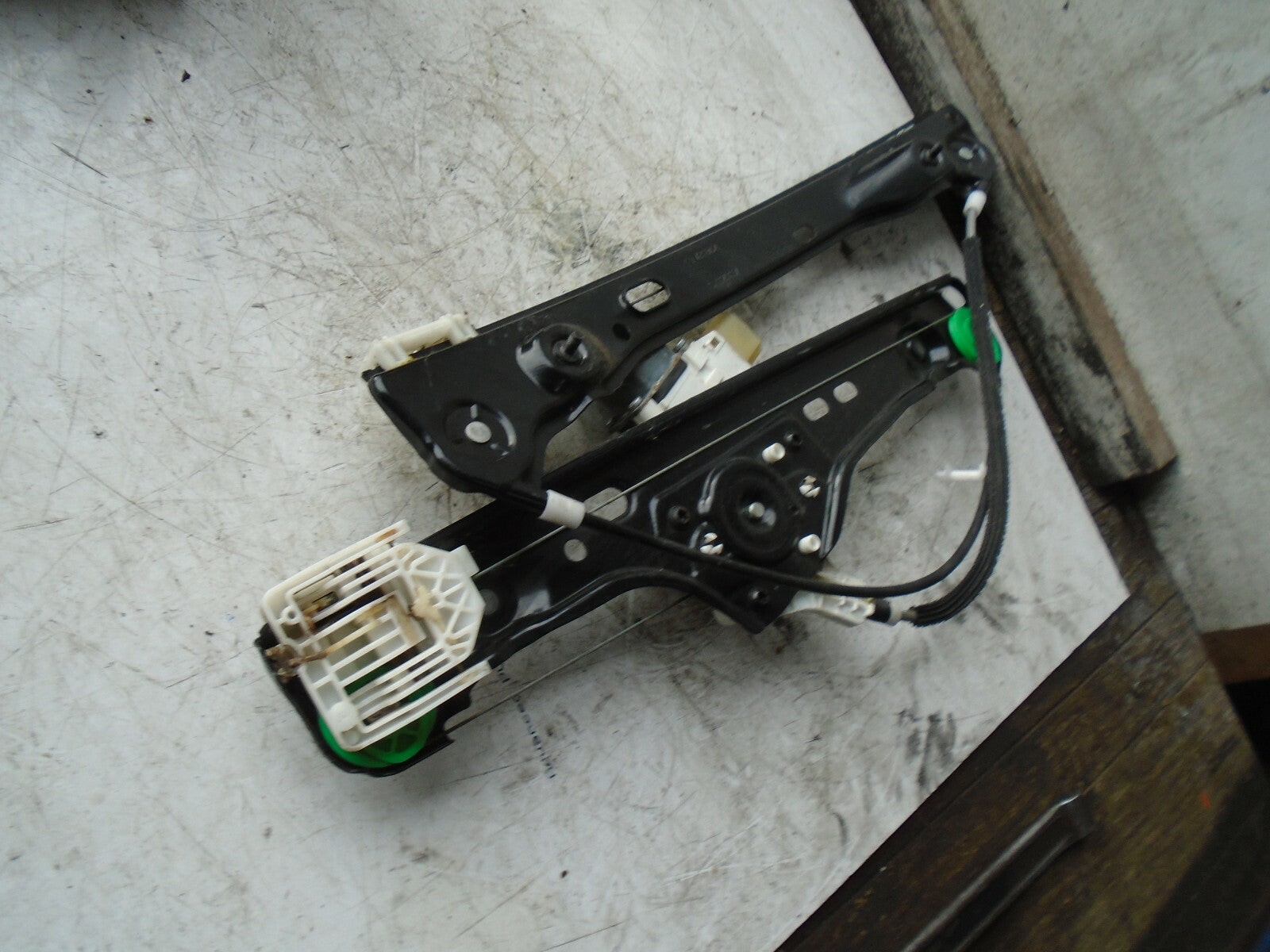 BMW 3 SERIES 2008 E90 NSF PASSENGER SIDE FRONT WINDOW MOTOR REGULATOR 6927027