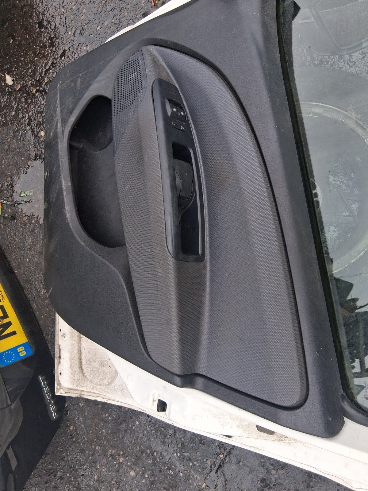 2013 FIAT DOBLO MK2 OSF DRIVER SIDE FRONT RIGHT COMPLETE DOOR WITH WING MIRROR