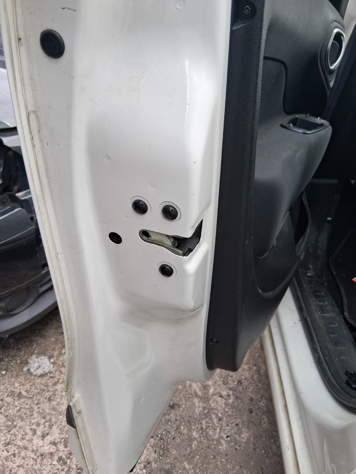 2019 FIAT 500L URBAN HATCH NSF PASSENGER SIDE FRONT DOOR LOCK MECHANISM