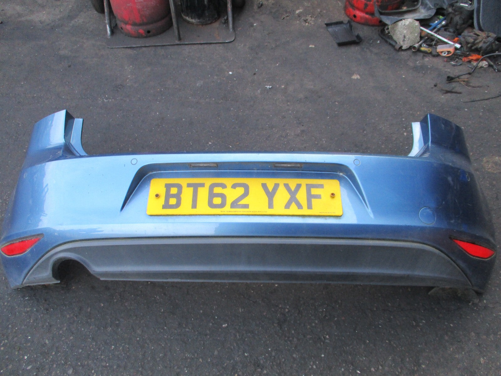 2013 VW VOLKSWAGEN GOLF MK7 REAR BUMPER WITH PDC SENSORS BLUE LA5J SCRATCHES