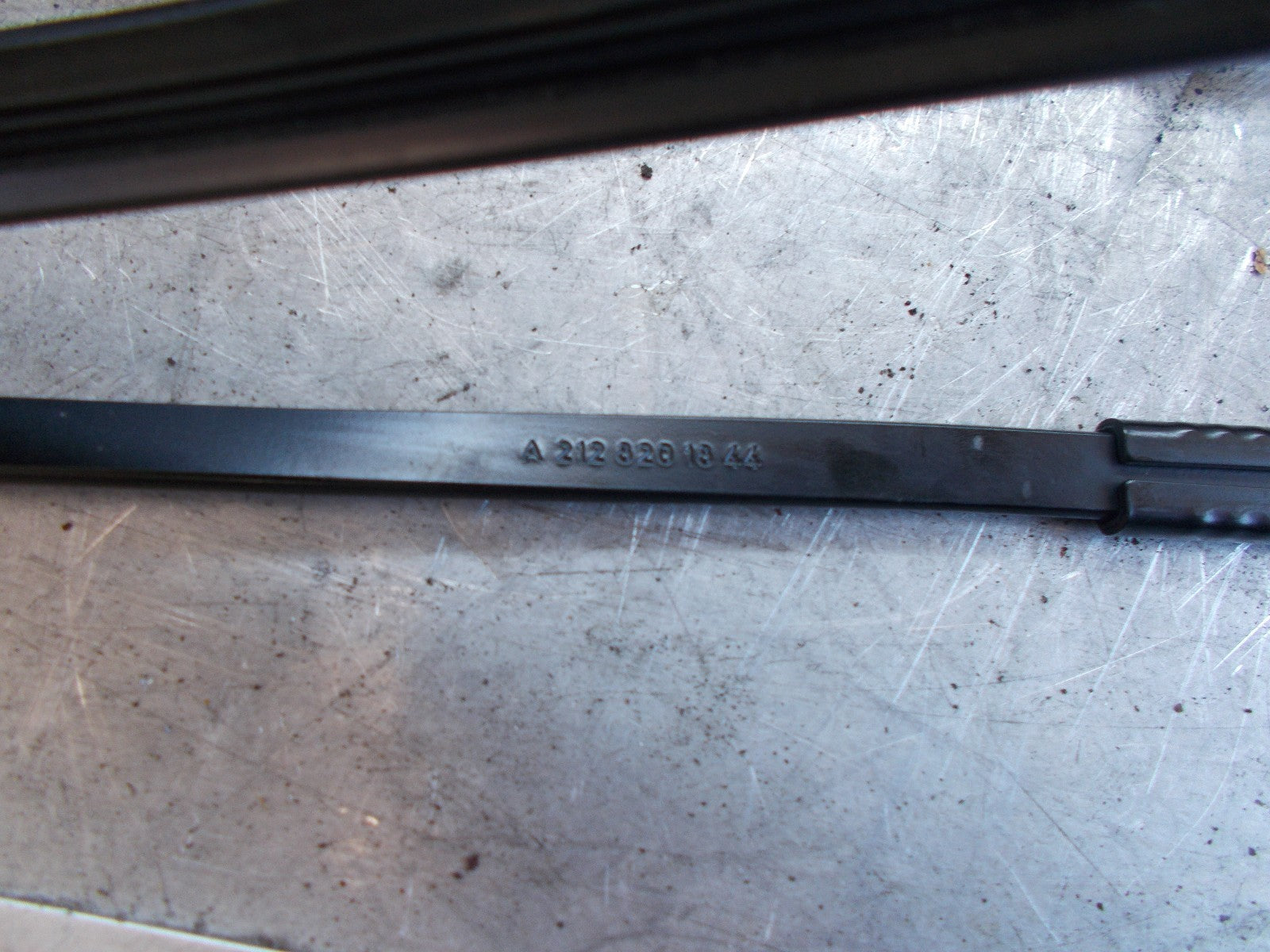 MERCEDES E CLASS W212 2015 WIPER ARMS & BLADE A2128201744 A2128201844