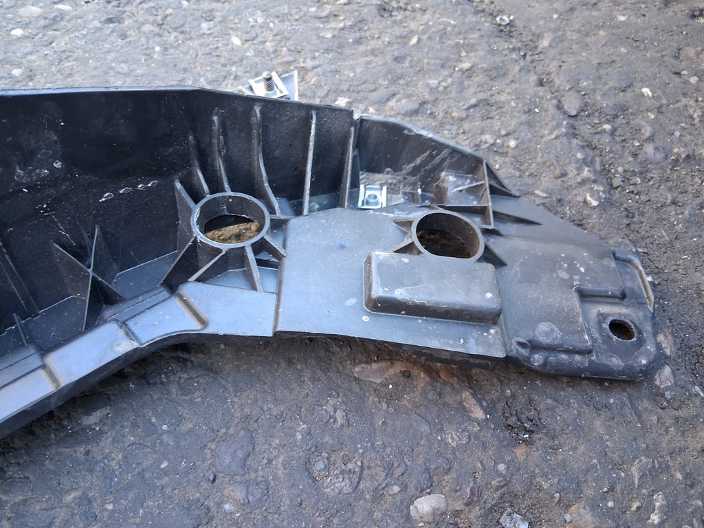2024 FIAT DUCATO MK3 FACELIFT OSF DRIVER SIDE HEADLIGHT BRACKET 1391282080