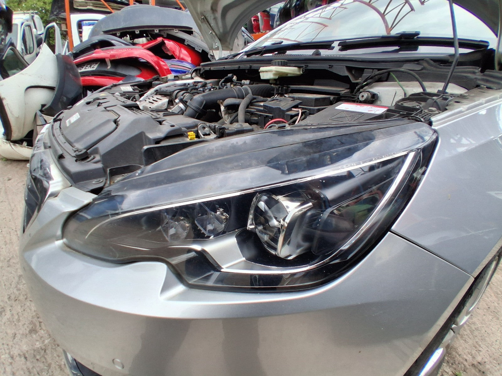 2014 PEUGEOT 308 MK2 NSF PASSENGER SIDE FRONT HEADLIGHT HEADLAMP 9800546480
