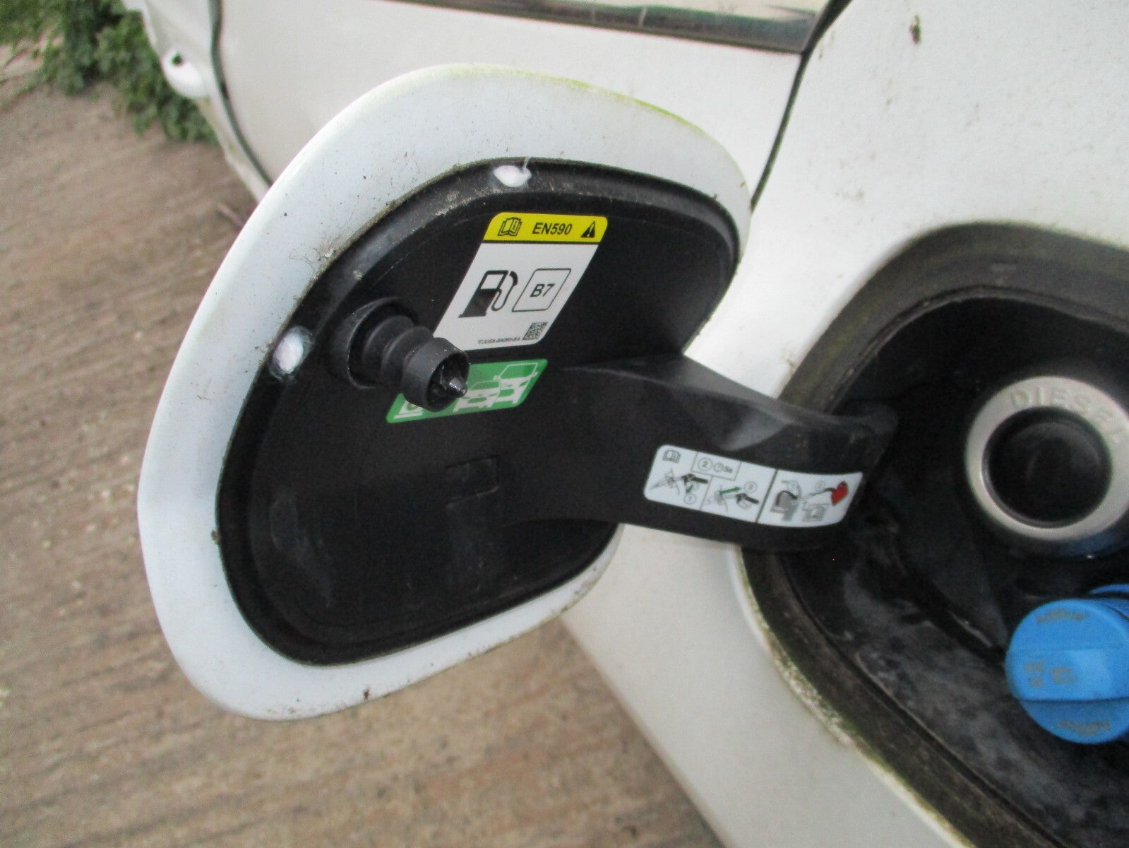 FORD FOCUS MK4 2021 FUEL FILLER FLAP FROZEN WHITE 5J