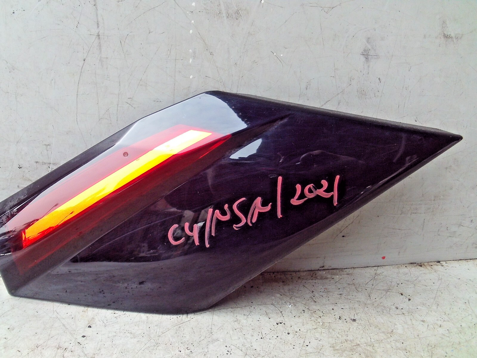 2021 CITROEN C4 MK3 NSR PASSENGER SIDE REAR LIGHT REFLECTOR TAILGATE 9835109780