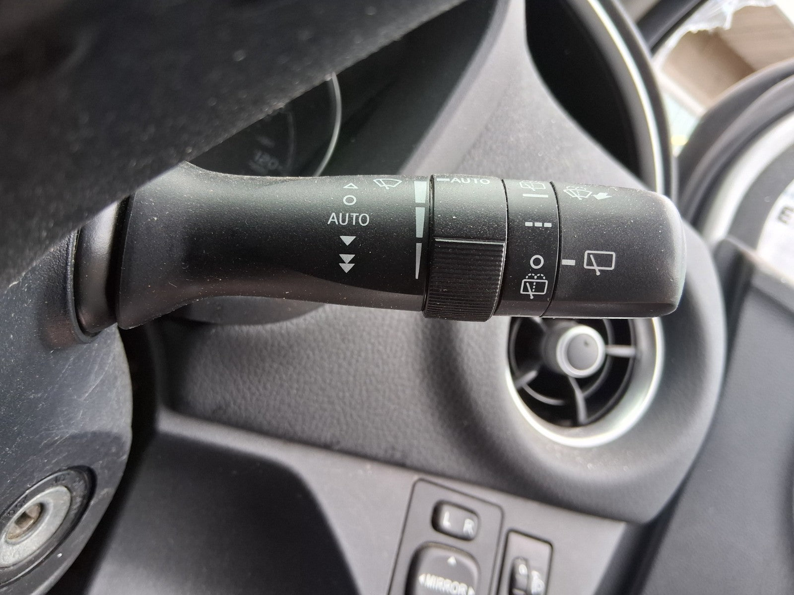 TOYOTA YARIS MK3 2019 WIPER INDICATOR STALK SWITCH SQUIB