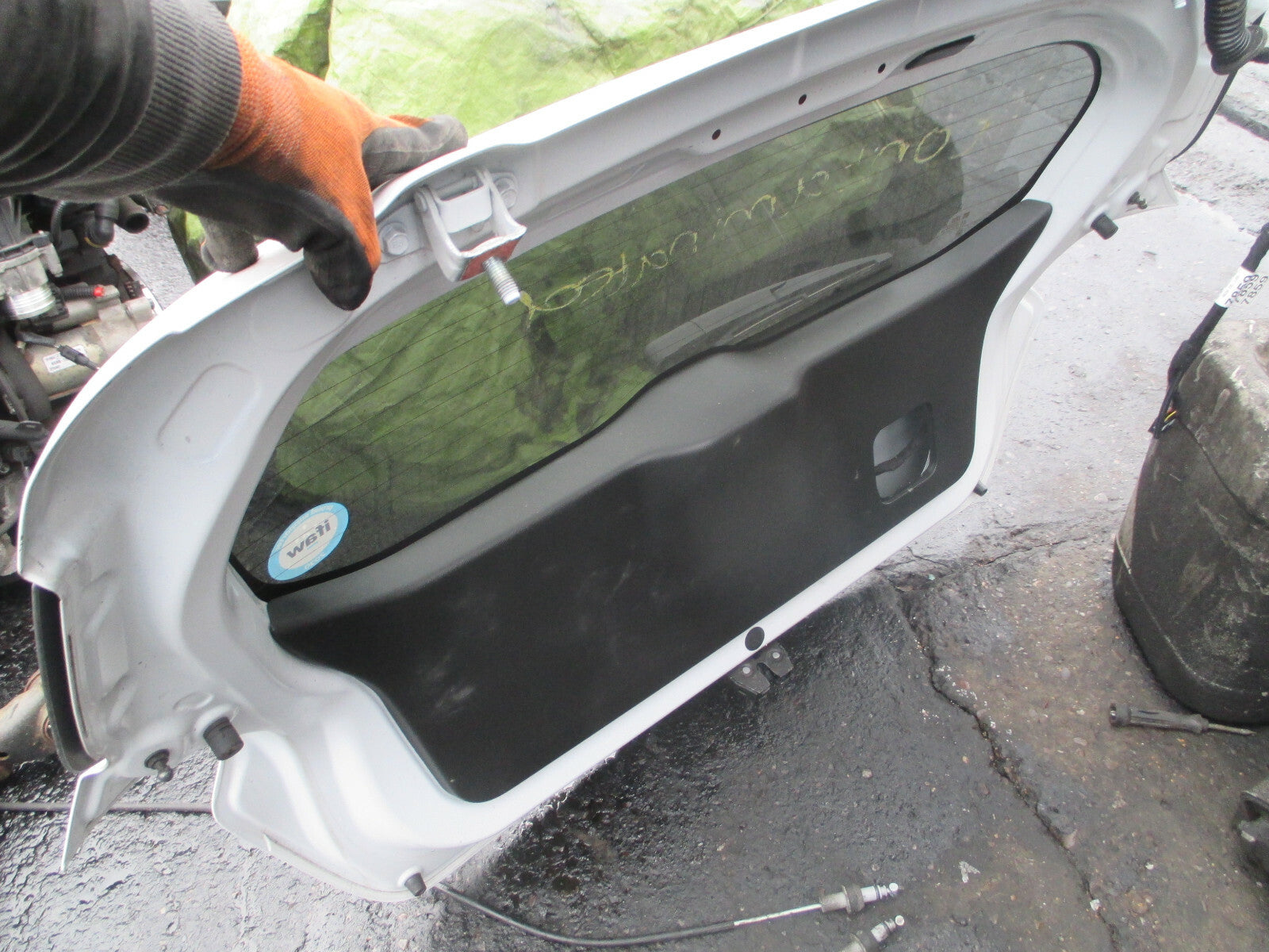 VAUXHALL VIVA 2018 REAR HATCHBACK TAILGATE BOOTLID COMPLETE WHITE