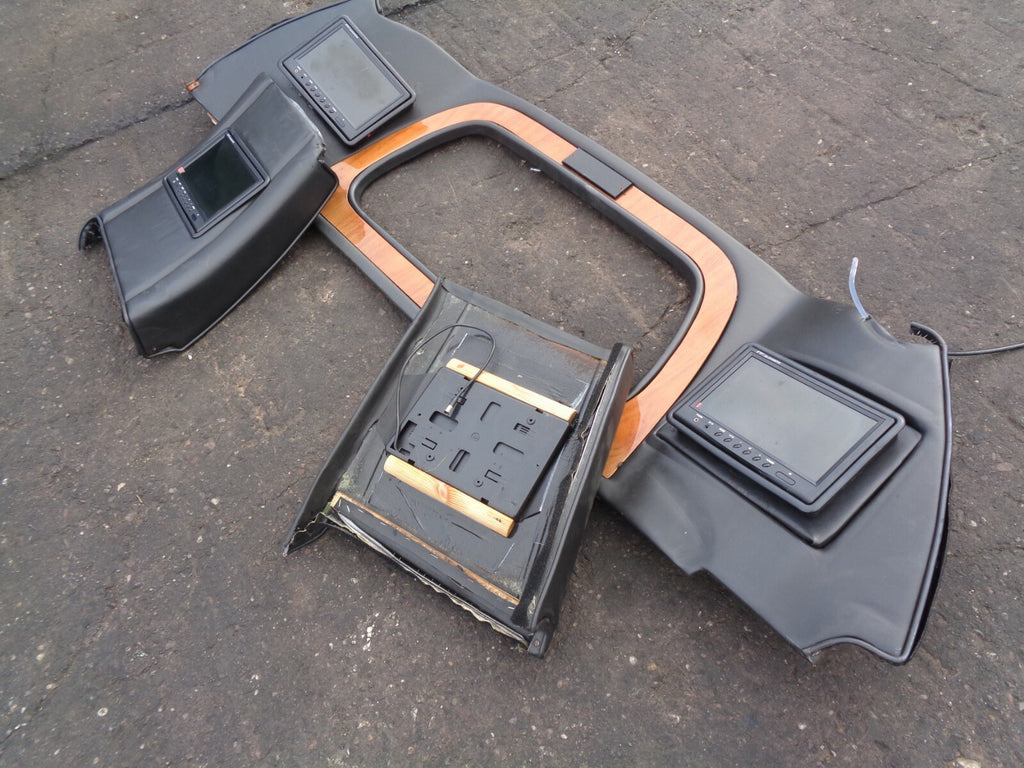 LINCOLN TOWN CAR LIMOUSINE PASSENGER DISPLAY SCREENS WITH TRIMS