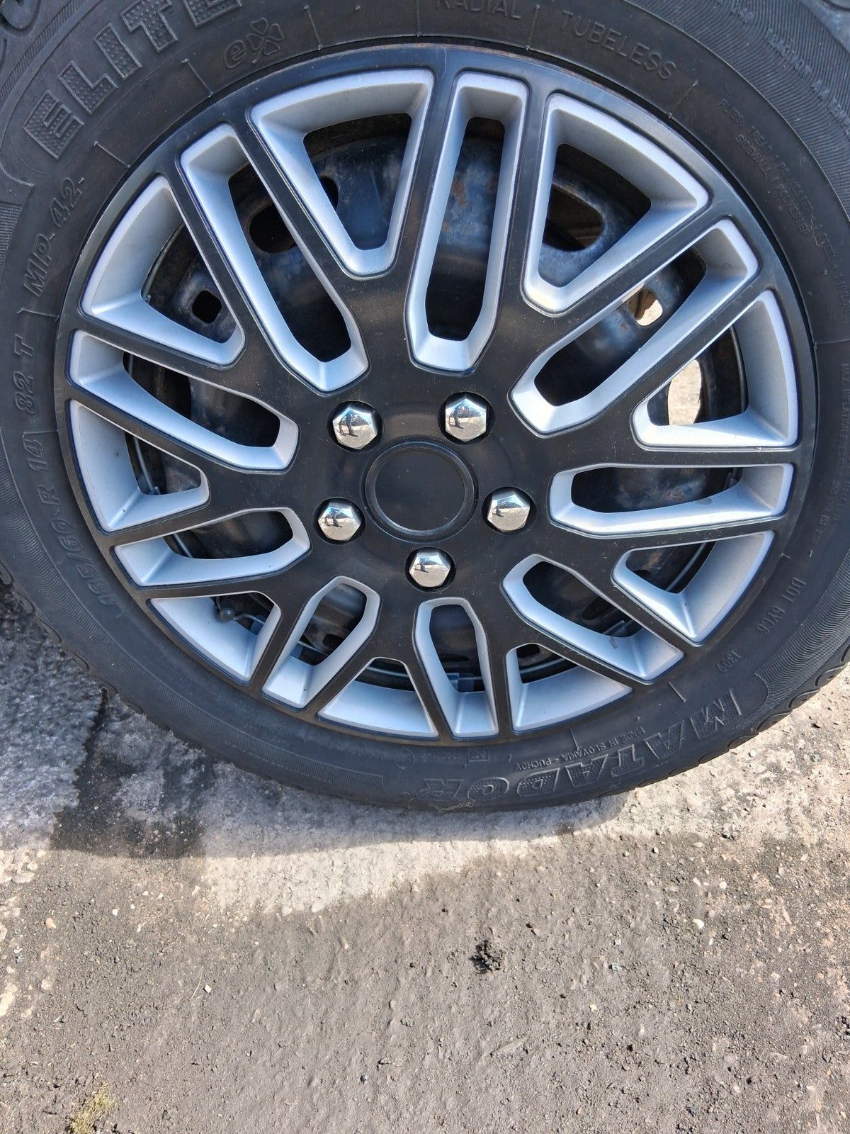2011 VW VOLKSWAGEN FOX 3 DOOR 14 INCH ALLOY WHEEL WITH TYRE 185/60R14