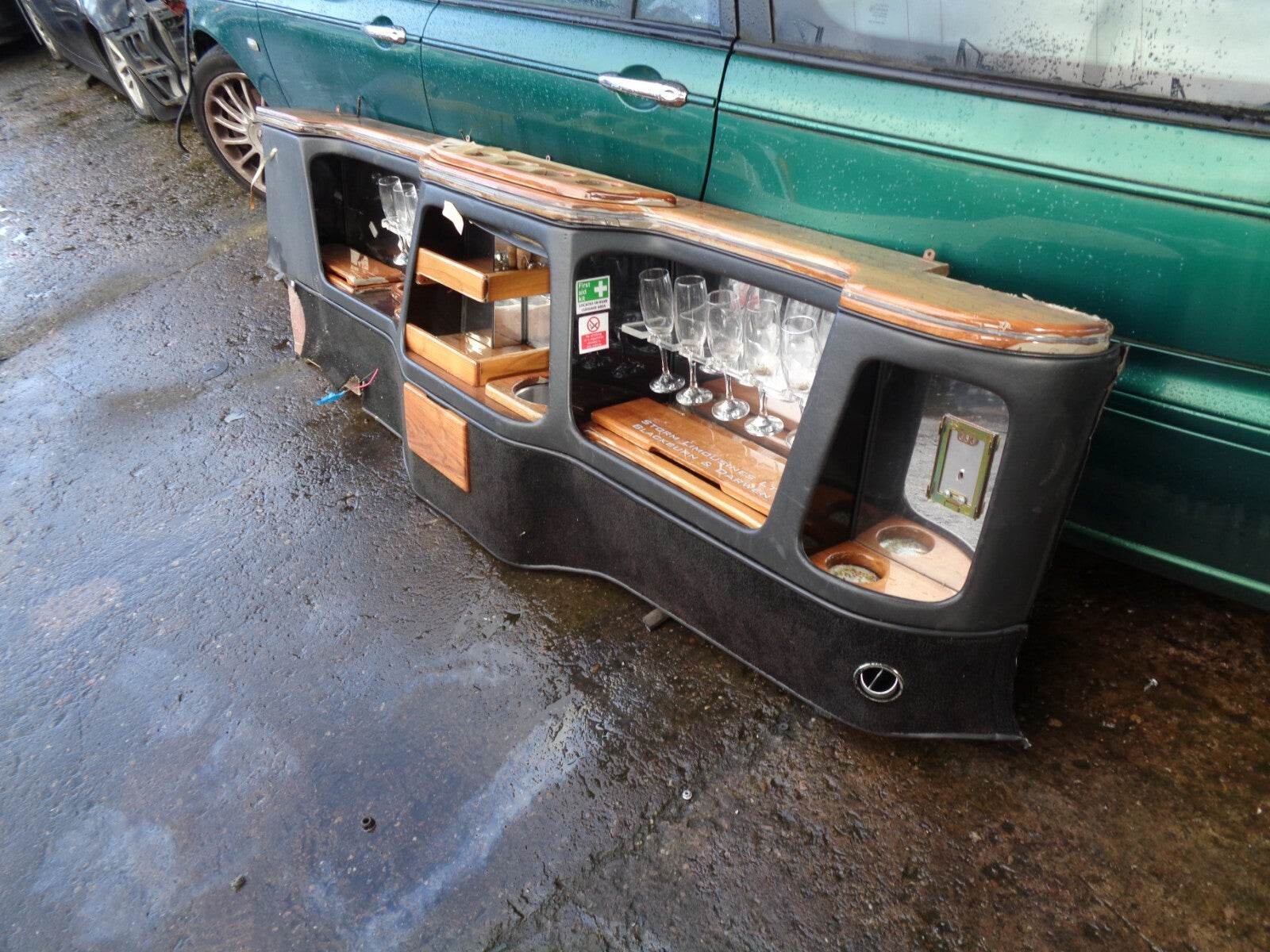 LINCOLN TOWN CAR LIMOUSINE LEFT SIDE CONVIENCE SIDE COMPARTMENT