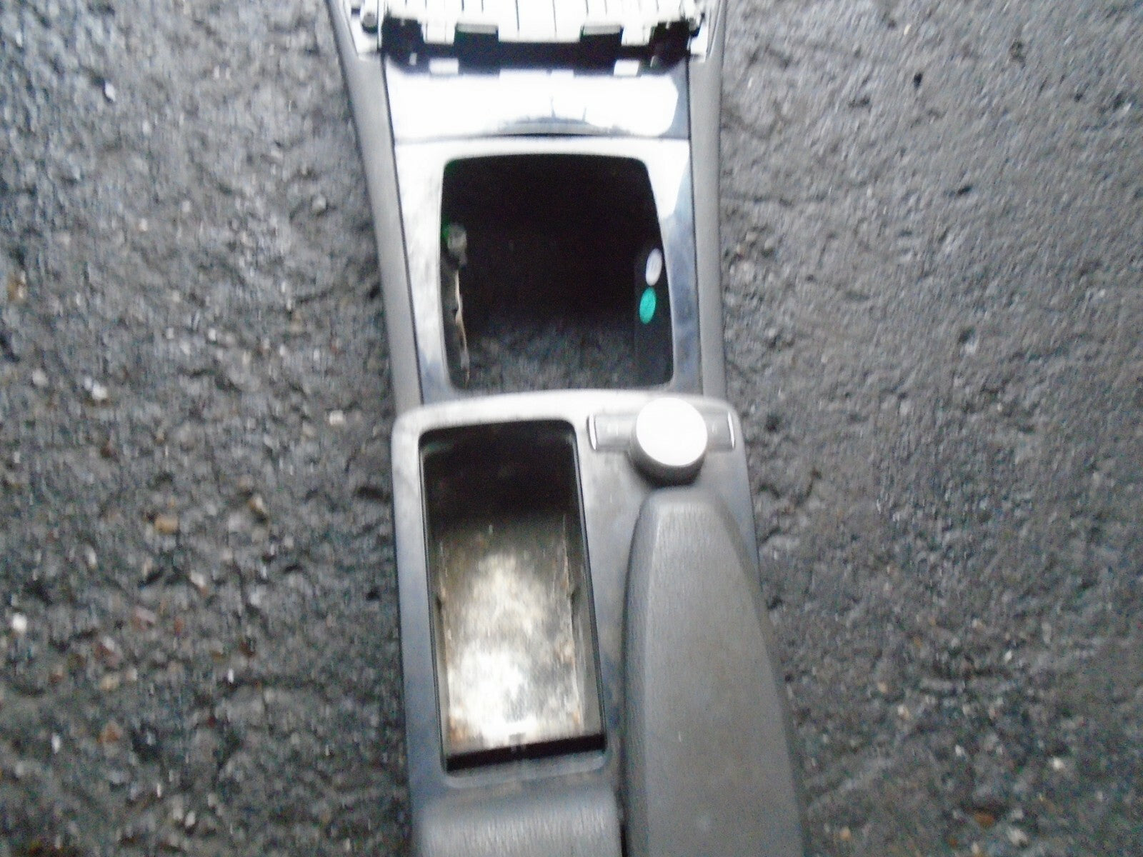 MERCEDES-BENZ C-CLASS W204 2009 CENTRE CONSOLE WITH ARM REST