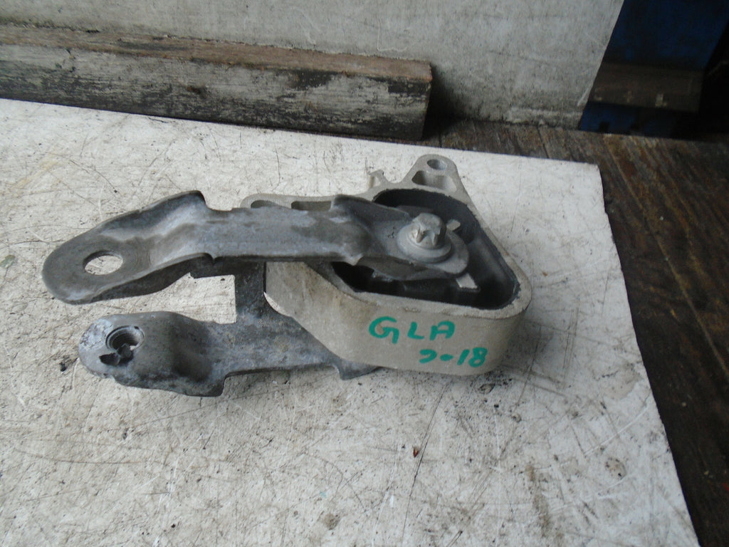 2018 MERCEDES GLA X156 ENGINE MOUNT BRACKET RIGHT SIDE