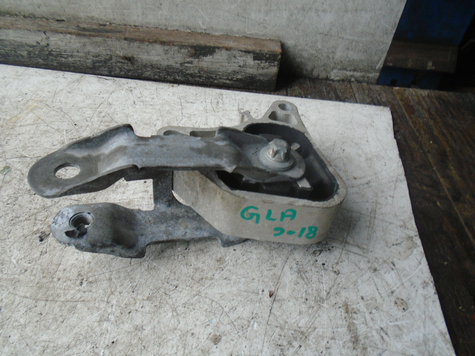 2018 MERCEDES GLA X156 ENGINE MOUNT BRACKET RIGHT SIDE