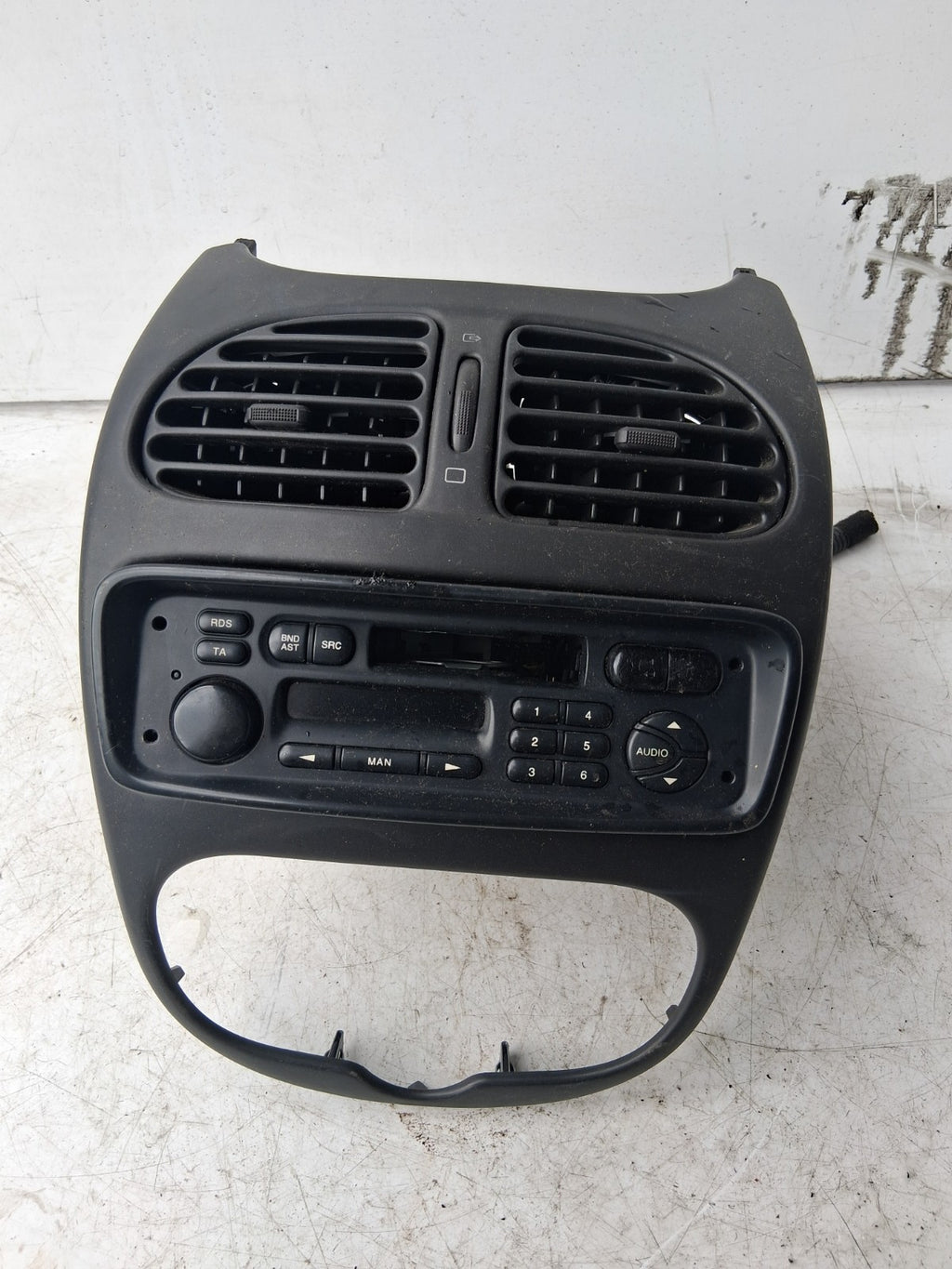 2001 PEUGEOT 206 RADIO CD PLAYER STEREO HEAD UNIT 9641523080