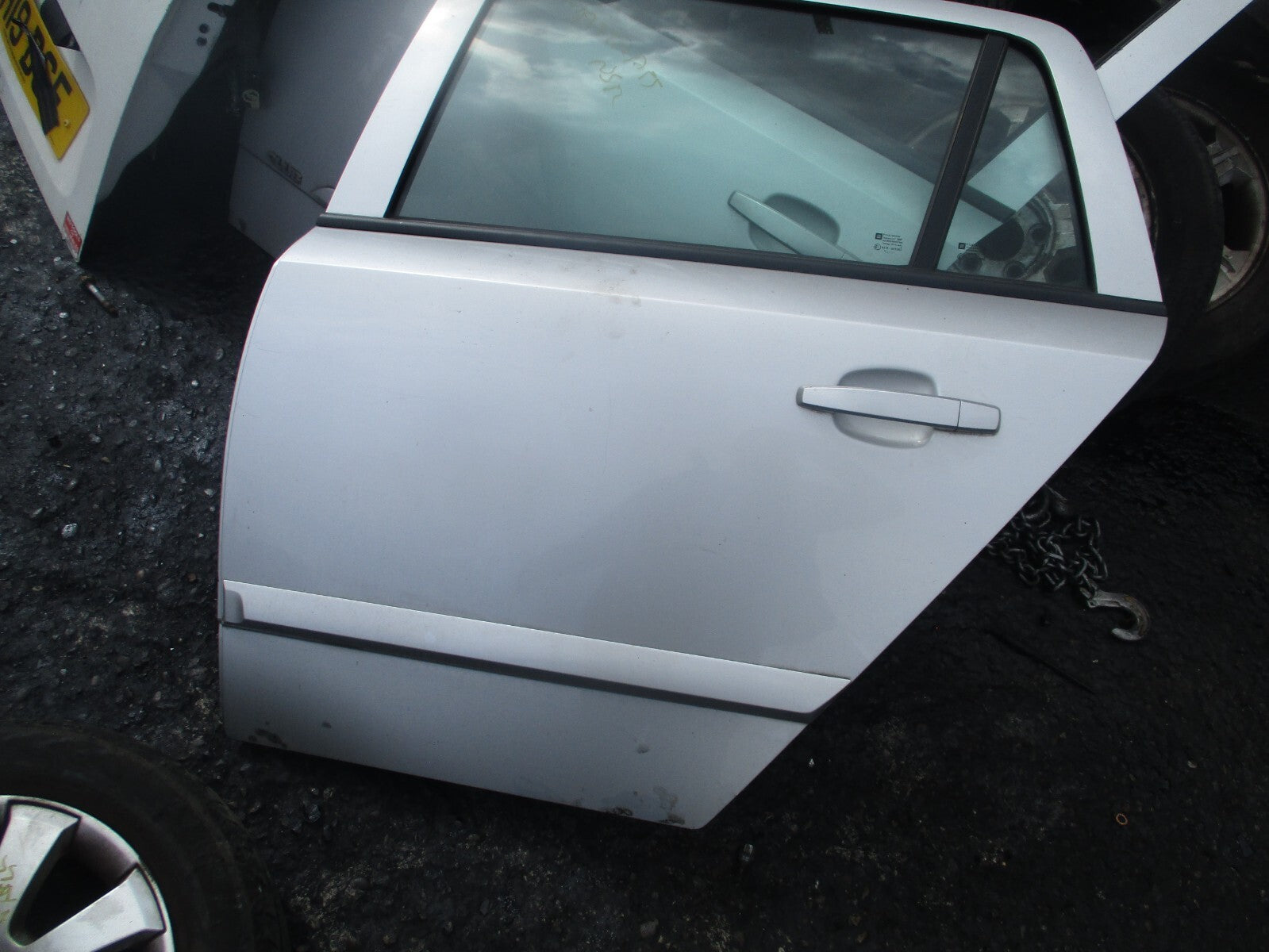 2005 VAUXHALL ASTRA H ESTATE NSR PASSENGER SIDE REAR COMPLETE DOOR SILVER Z157