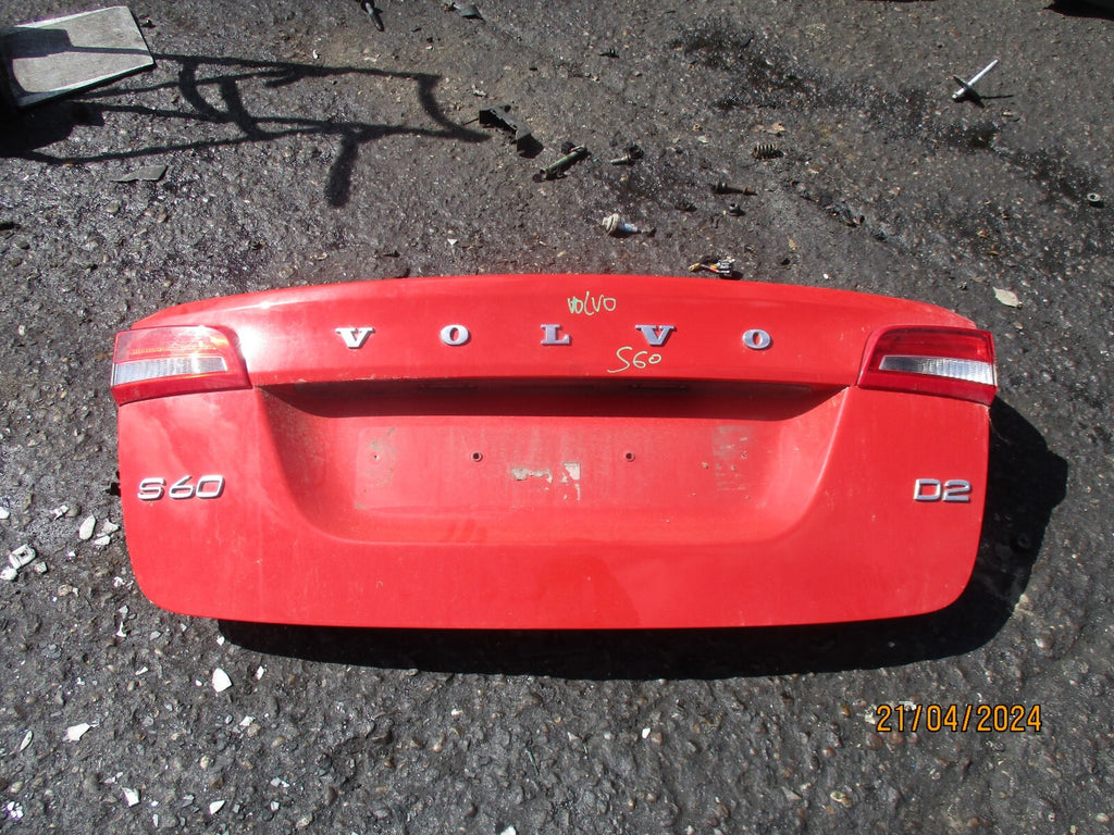 VOLVO S60 2014 MK2 D2 REAR TAILGATE BOOTLID RED