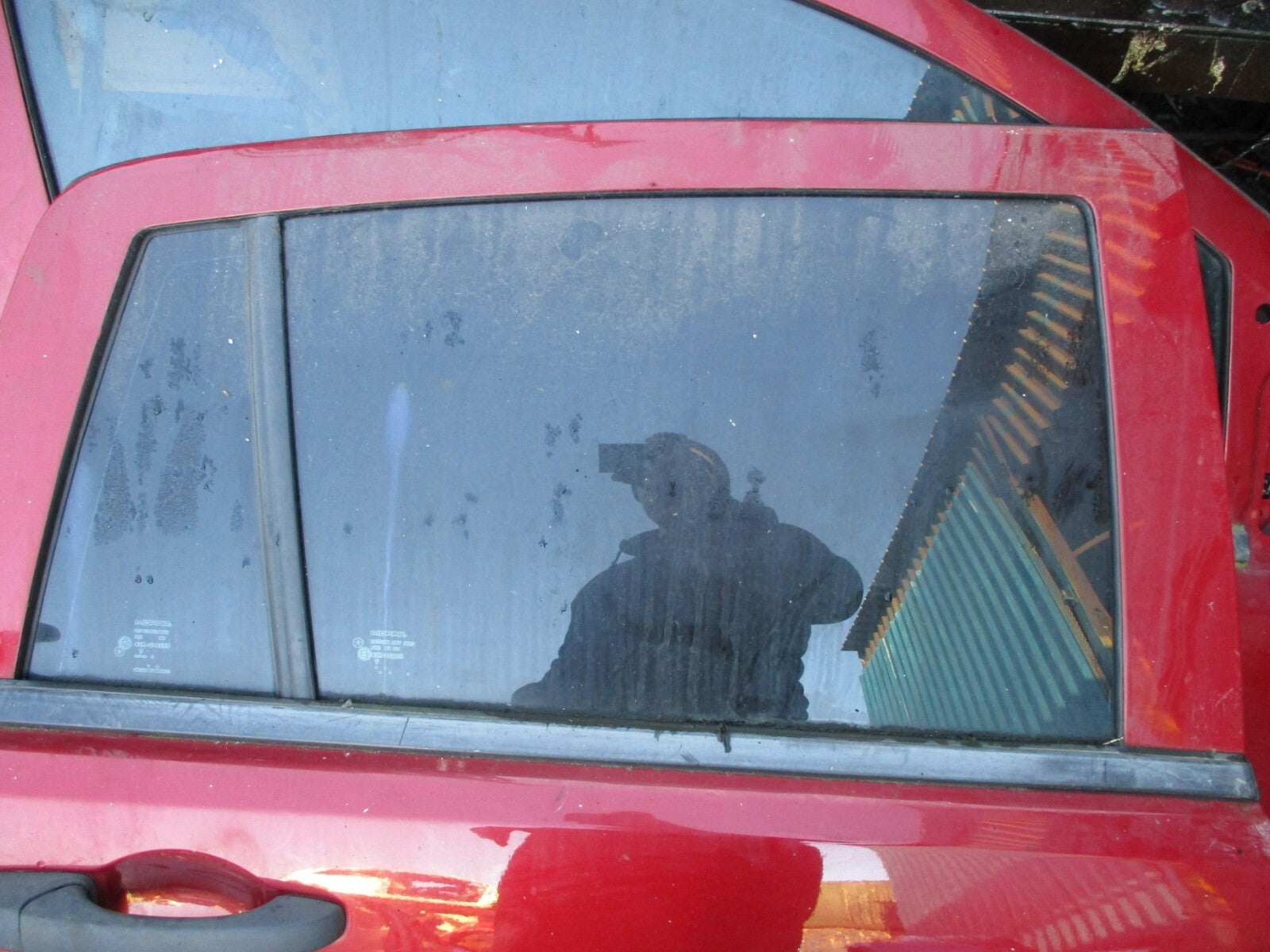 DODGE CALIBER 2008 COMPLETE OSR DRIVER SIDE REAR DOOR GLASS HANDLE CARD IN RED